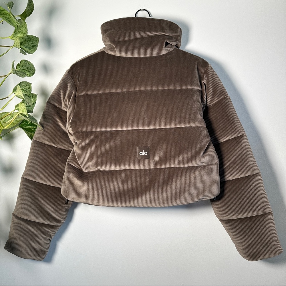 Alo Yoga Ribbed Velour Gold Rush Puffer in macchiato Small - Picture 6 of 8